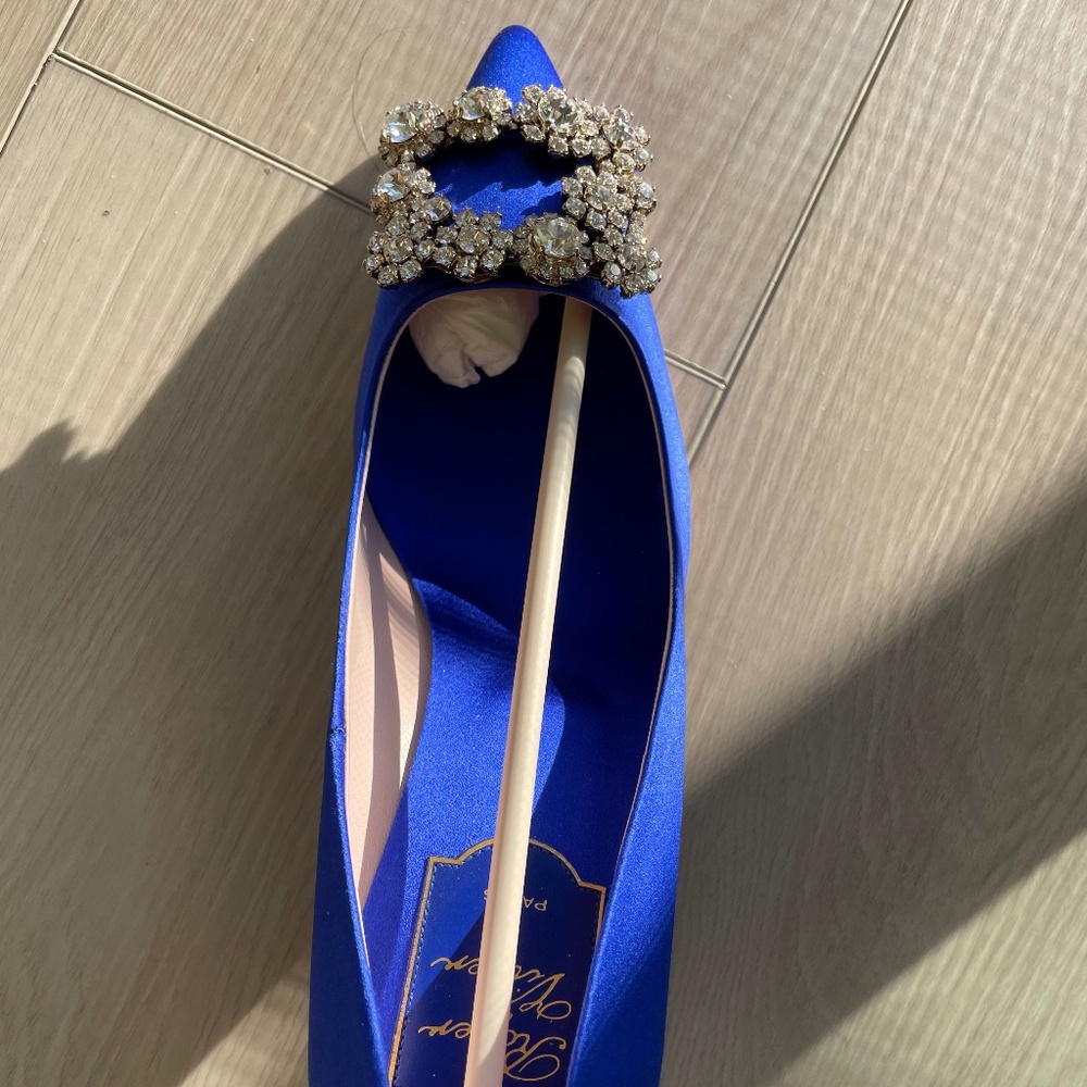 Roger Vivier crystal satin pump new in box